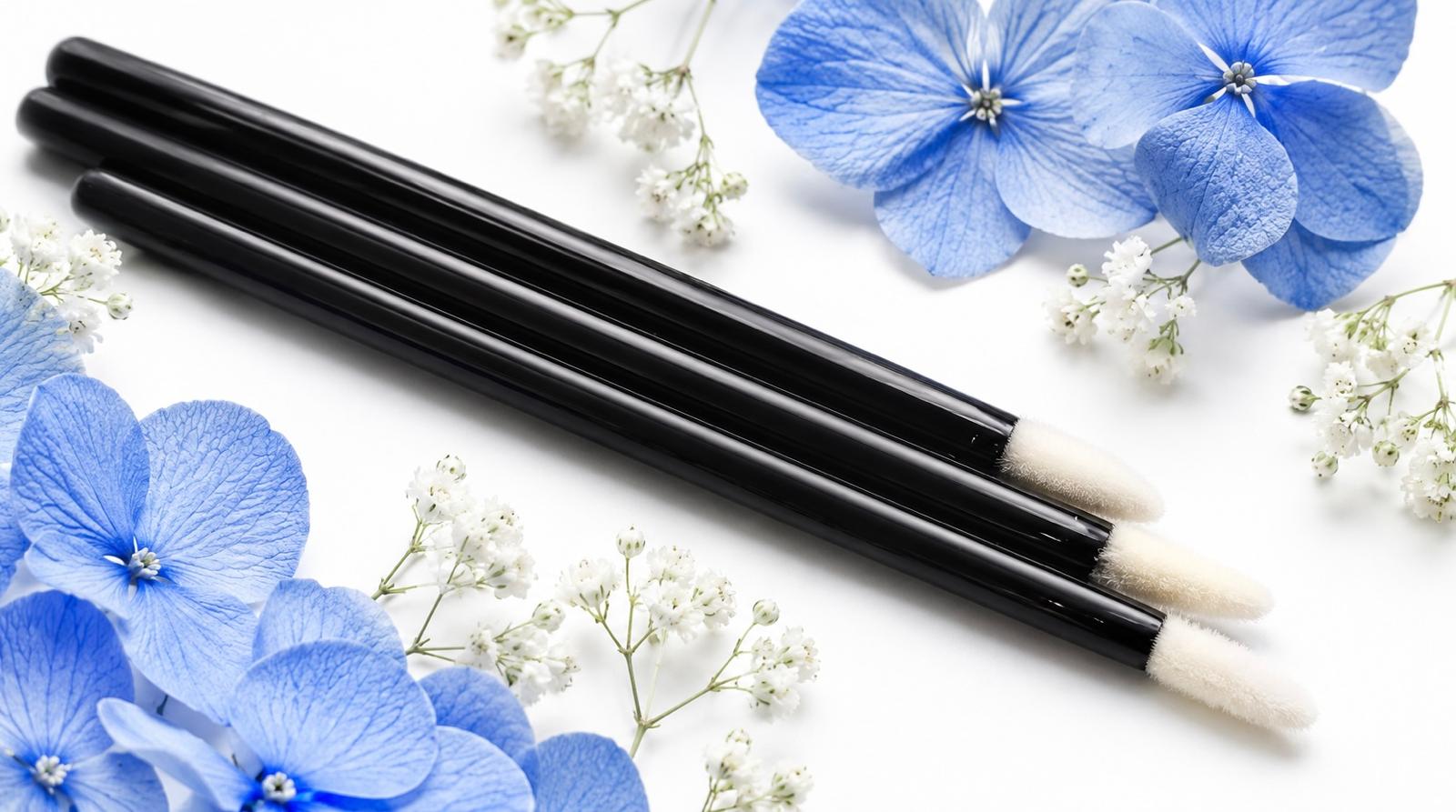 Lip gloss applicator wand,