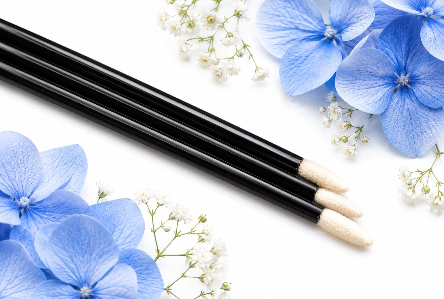 Lip gloss applicator wand,