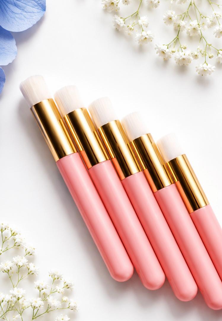 Eyelash cleaning brush